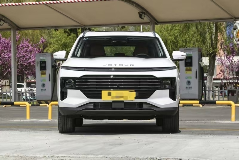 Jetour SUV Geringe Laufleistung SUV Automatikgetriebe Baujahr 2025 mit Sonderfarbe