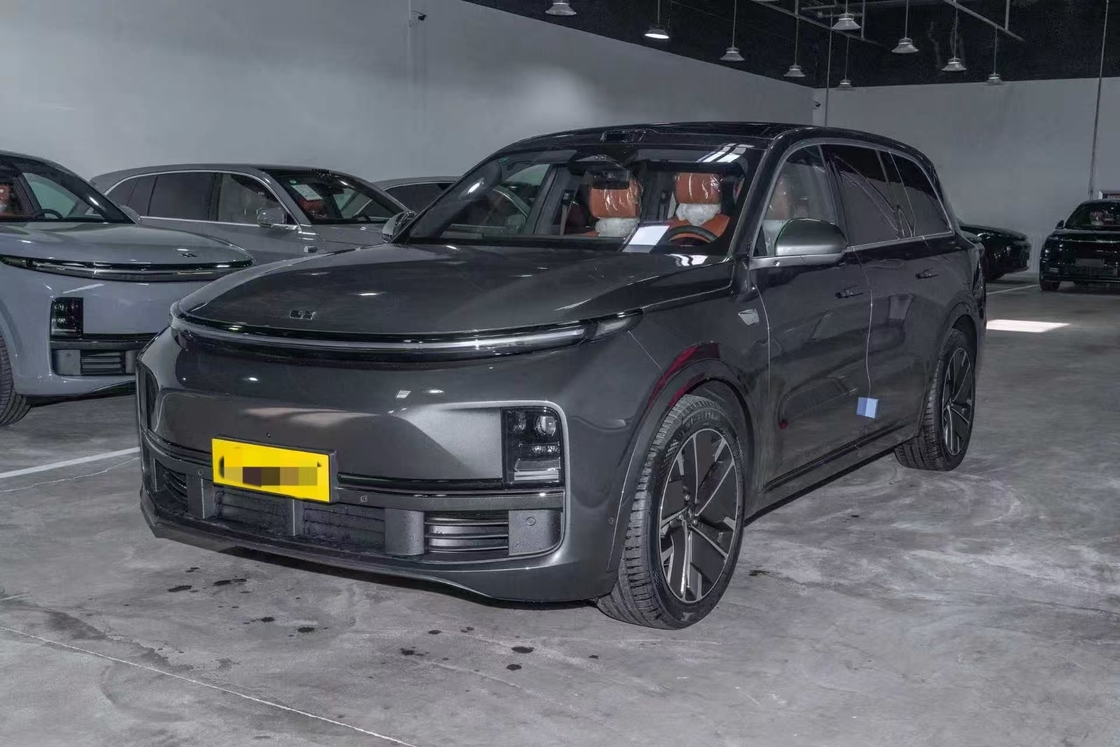 Neuer Li9 für den Export, ideal für 2025, persönlicher Transport, geringe Laufleistung, Elektro- & Benzin-Hybrid