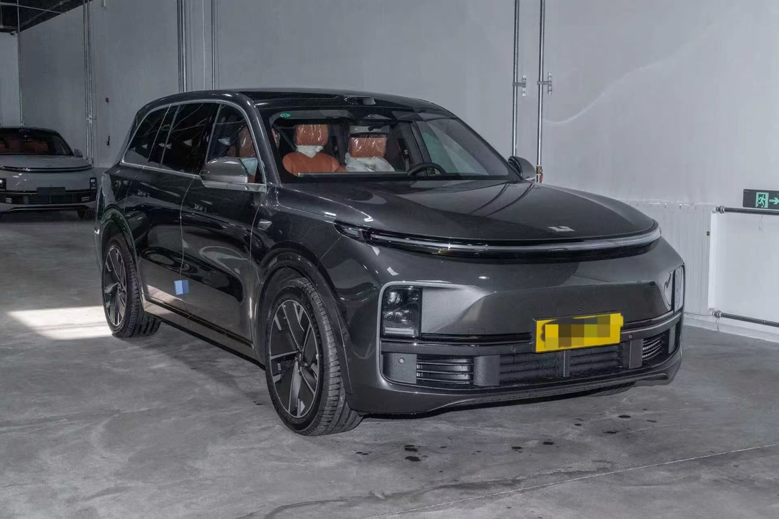 Neuer Li9 für den Export, ideal für 2025, persönlicher Transport, geringe Laufleistung, Elektro- & Benzin-Hybrid