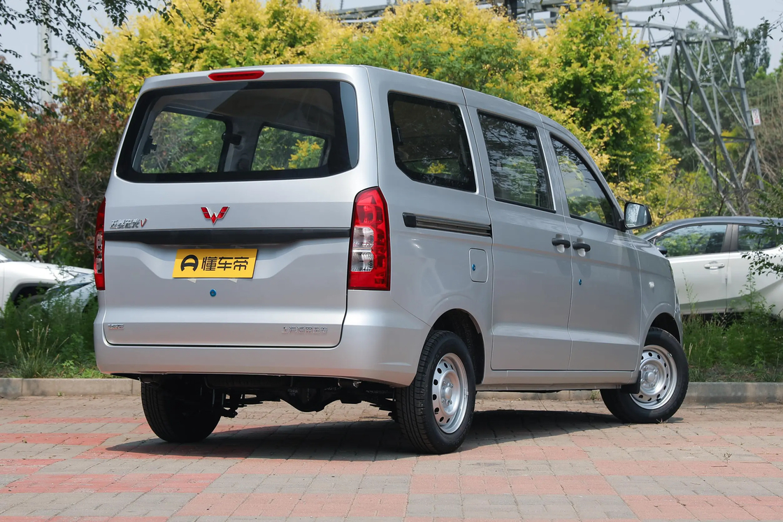 Günstiger neuer Wuling Hongguang V Minivan 2022 1.2L 76 PS L4 Benzin 2WD Euro 6 für den Export für Familiennutzung