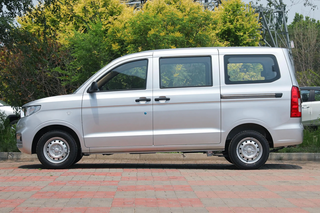 Günstiger neuer Wuling Hongguang V Minivan 2022 1.2L 76 PS L4 Benzin 2WD Euro 6 für den Export für Familiennutzung
