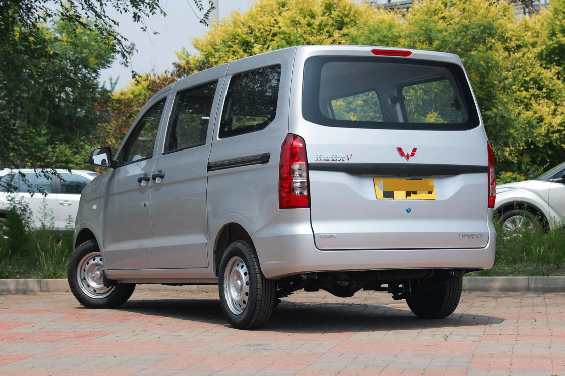 Günstiger neuer Wuling Hongguang V Minivan 2022 1.2L 76 PS L4 Benzin 2WD Euro 6 für den Export für Familiennutzung