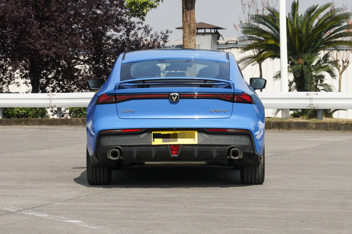 Erschwinglicher neuer Changan UNI-V 2025 der dritten Generation 1.5T 500Bar Premium Sport Edition für den Export für den Familiengebrauch