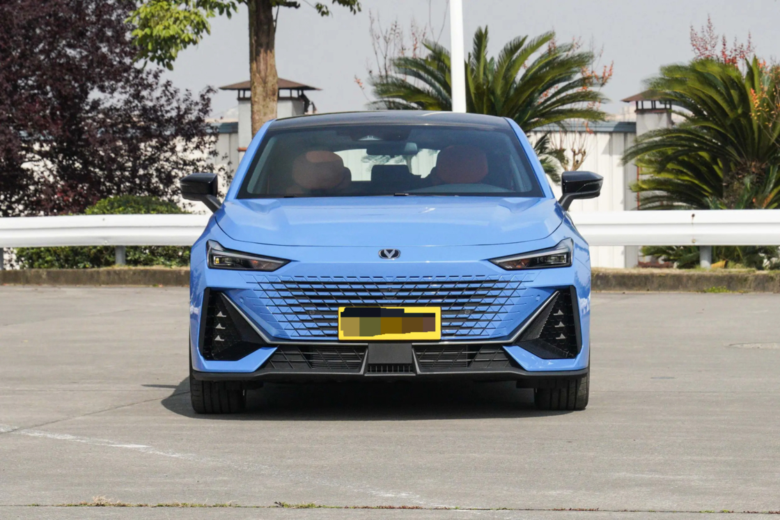 Erschwinglicher neuer Changan UNI-V 2025 der dritten Generation 1.5T 500Bar Premium Sport Edition für den Export für den Familiengebrauch