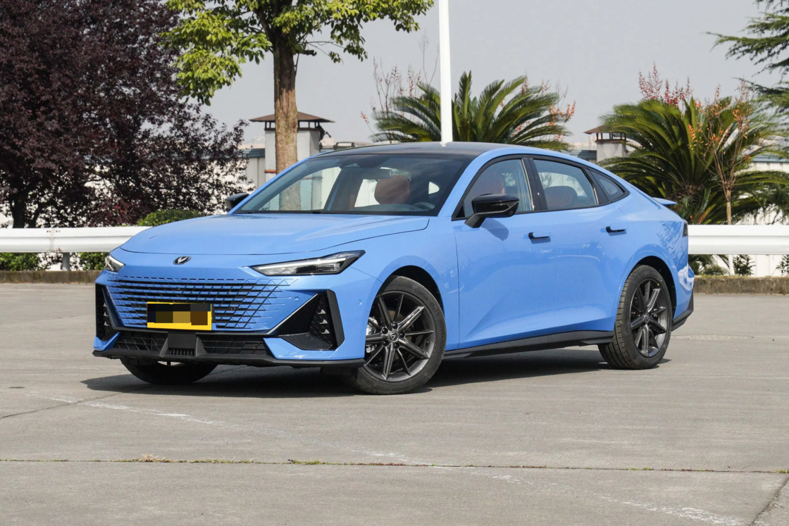 Erschwinglicher neuer Changan UNI-V 2025 der dritten Generation 1.5T 500Bar Premium Sport Edition für den Export für den Familiengebrauch