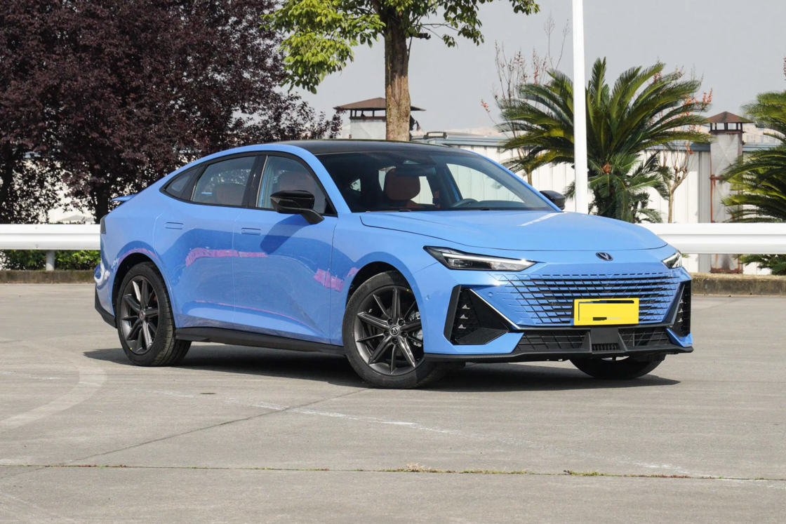Erschwinglicher neuer Changan UNI-V 2025 der dritten Generation 1.5T 500Bar Premium Sport Edition für den Export für den Familiengebrauch