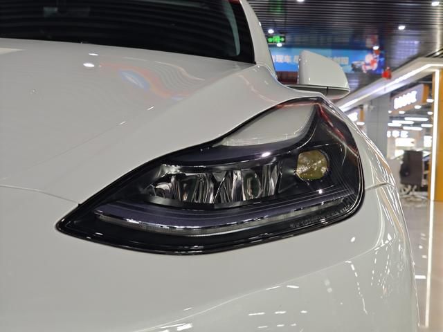 Erschwinglicher Gebraucht-Tesla Model Y-SUV 2022-Version mit Hinterradantrieb für den Familiengebrauch