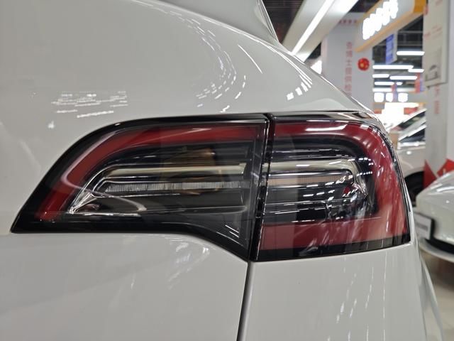 Erschwinglicher Gebraucht-Tesla Model Y-SUV 2022-Version mit Hinterradantrieb für den Familiengebrauch