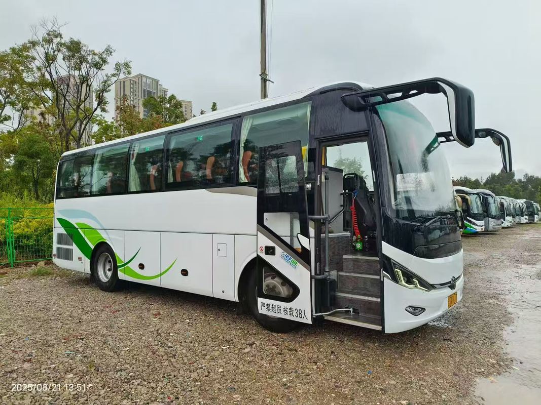 ZK6907 Yutong Gebrauchtpassagierbus 2023 38-Sitzer Ein-Türer Linkslenker Luxusbus