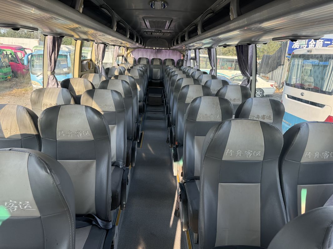 ZK6110 Yutong Gebrauchtpassagierbus 2020 56-Sitzer 2+3 Layout Zweitürer Linkslenker Luxusbus