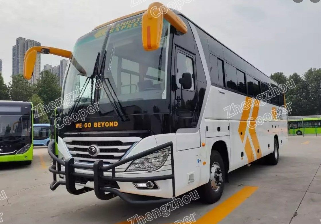 ZK6120D Yutong Brandneuer Passagierbus 2025 67-Sitzer 2+3 Layout Cum-Mins Zwei Passagiertüren und 1 Fahrertür Rechtslenker Luxusbus