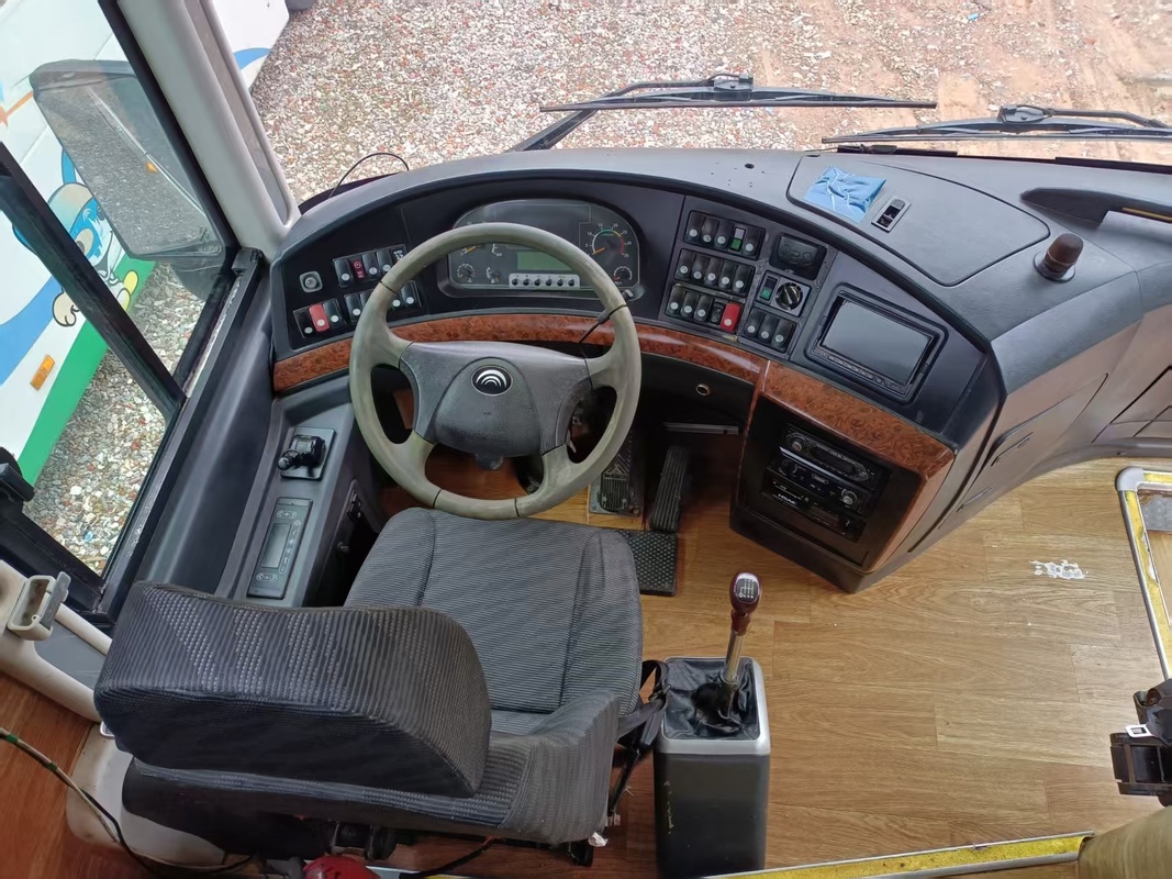 Gebrauchter Yutong Doppeldecker-Reisebus mit Doppelachse, 55 Sitze, gebraucht für Kirche, Überlandfahrten, Flughafen, Schule, Pendlerverkehr und Überlandbusse