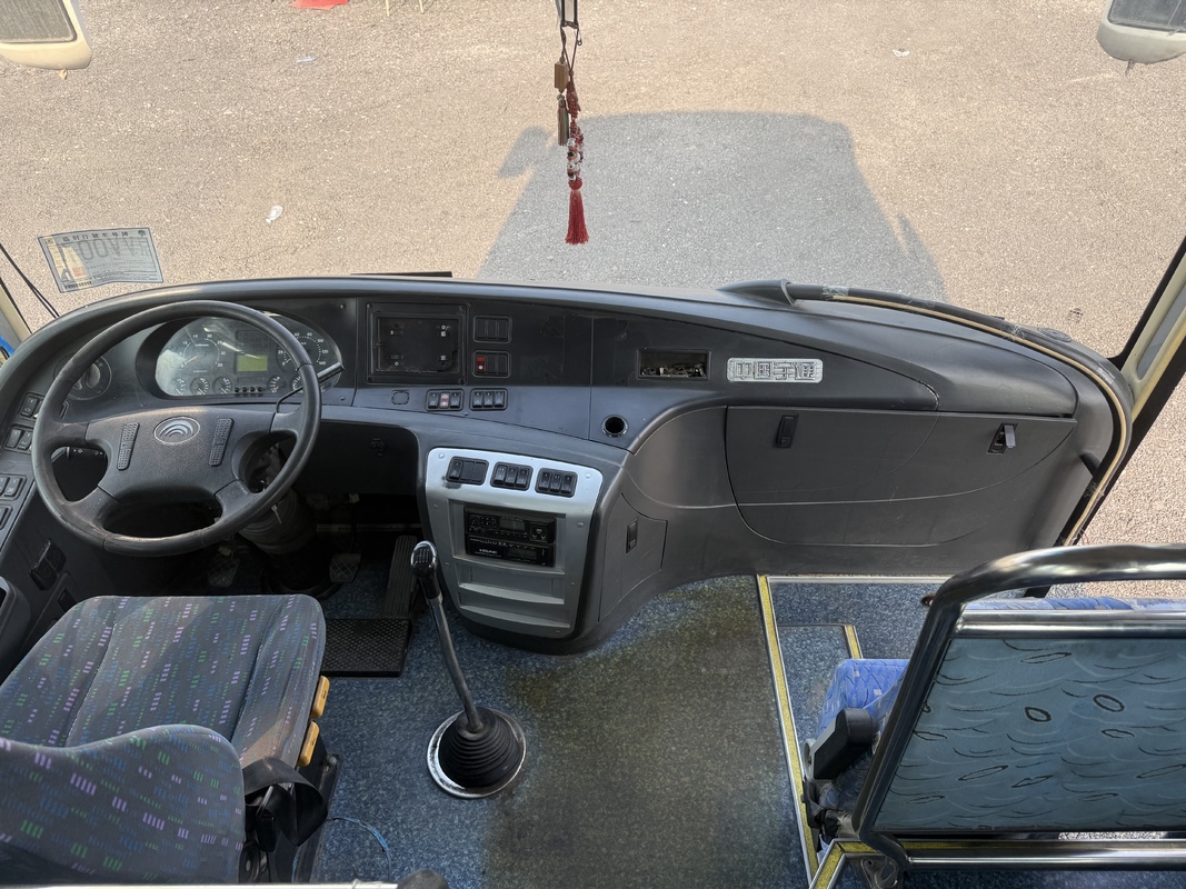 Gebraucht 12m Yutong Bus 55 Sitz Weichai Tour Diesel Flughafen Kirche Pendler Schule Interurban Intercity Busse