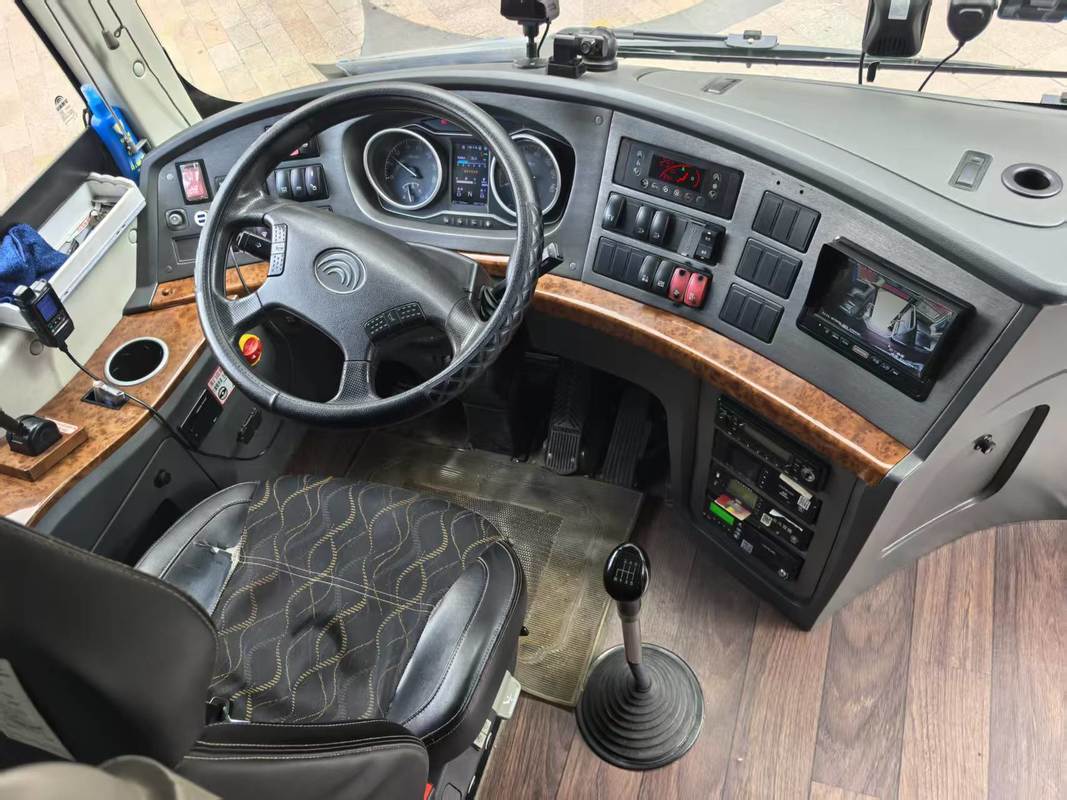 Gebrauchtes Diesel 12m Yutong Bus Bus 50 Sitz Weichai Tour Flughafen Kirche Pendler Schule Interurban Intercity Busse Rhd/Lhd