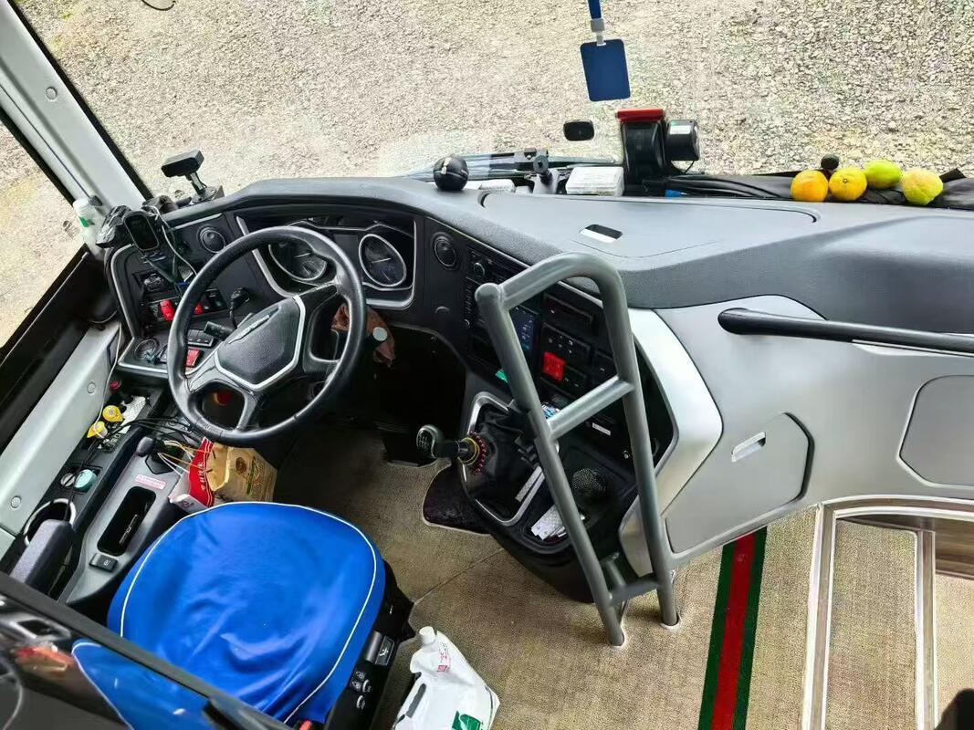 Gebrauchter Yutong Bus 50-Sitzer C12 Luxus 2024 Jahr Yutong Zk6127 Blattfeder Weichai Motor Reisebus Ghana