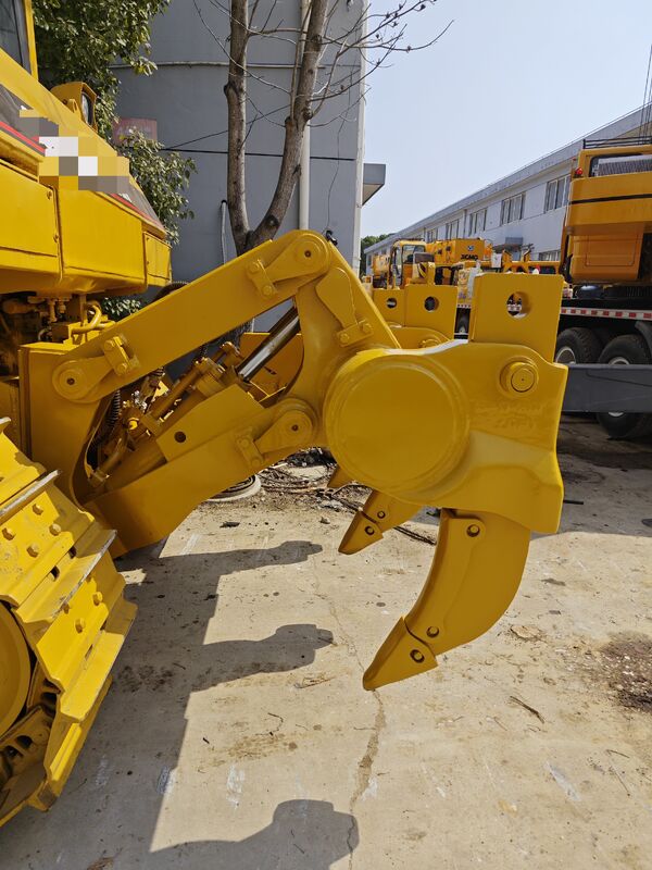 Neue Ankunft gebrauchtes chinesisches Spuren-Bulldozer Eimerkapazität 37,77 Tonnen In ausgezeichnetem Zustand Nennleistung 245 KW 14,6 L Für den Bau In ausgezeichnetem Zustand