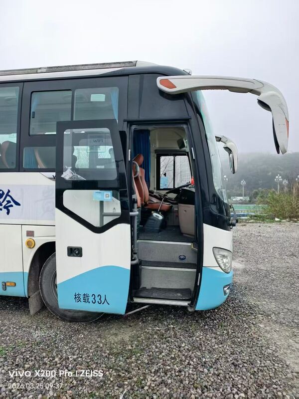 Gebrauchte Busse Yu-tong ZK6888 Yuchai Euro5 Leaf Frühling 33 Sitzplätze 2020 Jahr Luxus Transport mit Klimaanlage Für Shuttle oder Fernstrecken