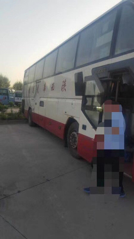 Große benutzter Durchfahrt-Bus Kinglong Marke 100 Km/H Höchstgeschwindigkeit mit 50 Sitzen