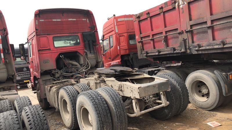 Modus des Antriebs-6x4 verwendete Marke Traktor-LKW Sinotruck HOWO mit 3-Sitze-