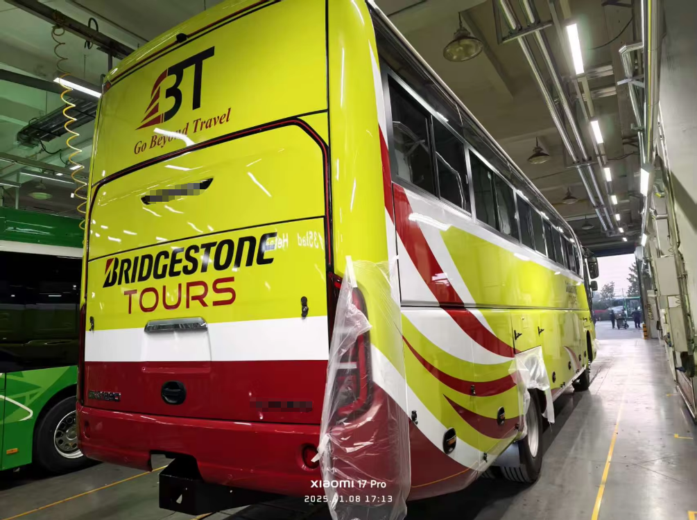 D12 Front Engine Bus Right Hand Drive More Than 60 Seater Tourist Coach Bus