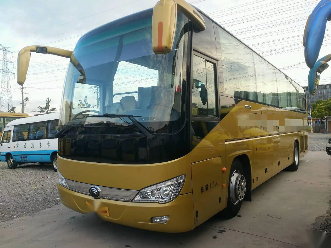ZK6110 51-Sitzer gebrauchter Yutong-Bus keine Mitteltür 2+2 Anordnung kundenspezifische Lackierung