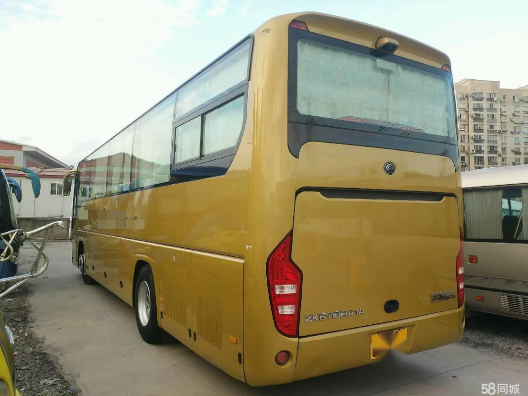 ZK6110 51-Sitzer gebrauchter Yutong-Bus keine Mitteltür 2+2 Anordnung kundenspezifische Lackierung