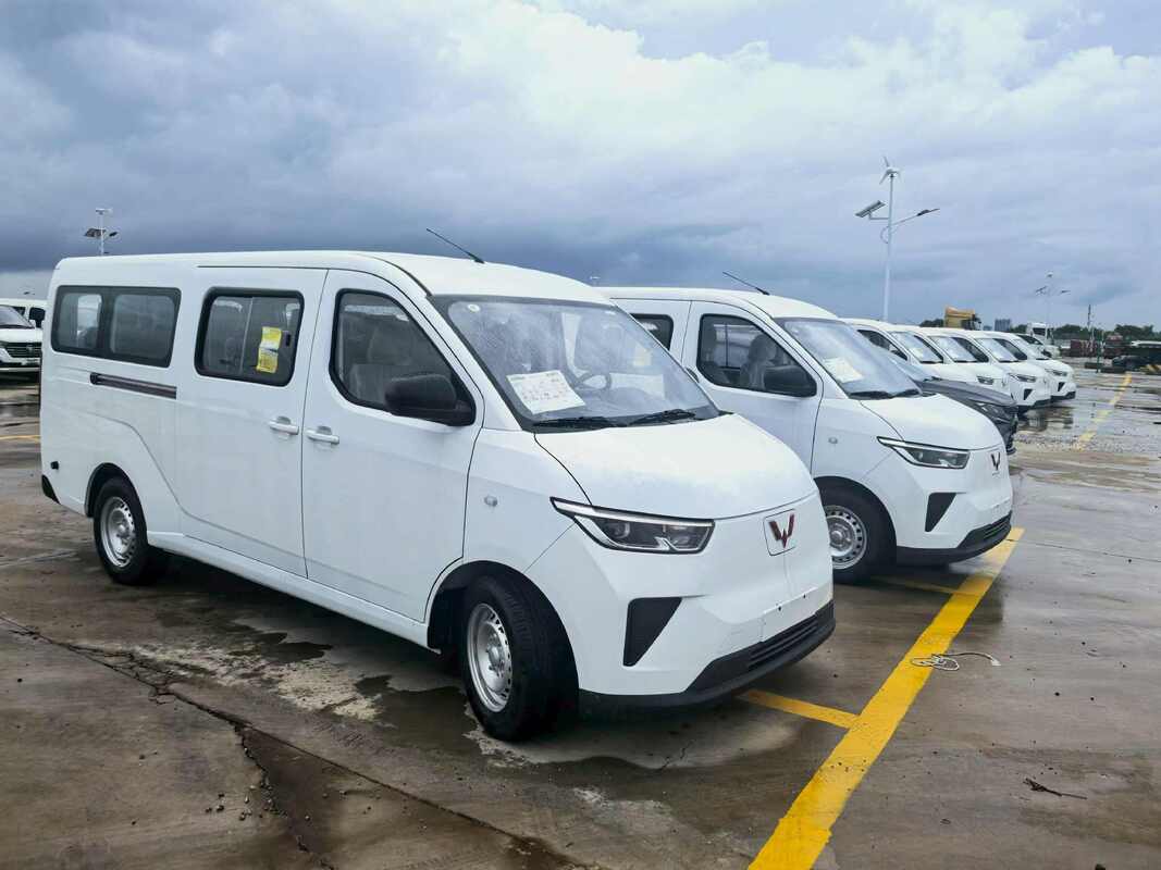 Wuling Yangguang EV, elektrischer Kleinbus, 9-Sitzer-Elektro-Personentransporter, rein elektrischer Shuttlebus, leichter Elektrobus, LHD-Elektro-Mikrobus
