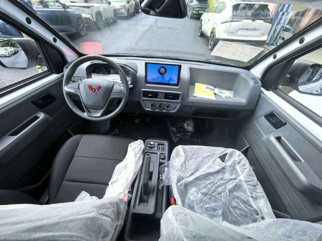 Wuling Yangguang EV, elektrischer Kleinbus, 9-Sitzer-Elektro-Personentransporter, rein elektrischer Shuttlebus, leichter Elektrobus, LHD-Elektro-Mikrobus