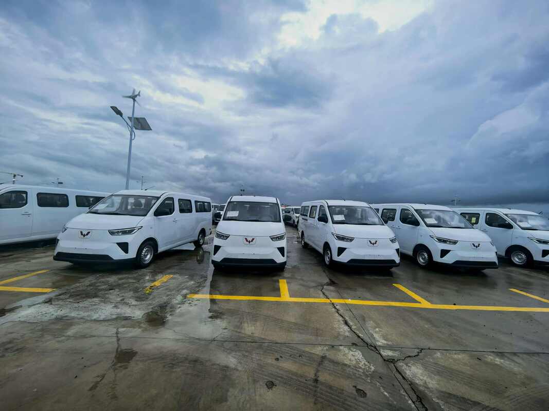 Wuling Yangguang EV, elektrischer Kleinbus, 9-Sitzer-Elektro-Personentransporter, rein elektrischer Shuttlebus, leichter Elektrobus, LHD-Elektro-Mikrobus