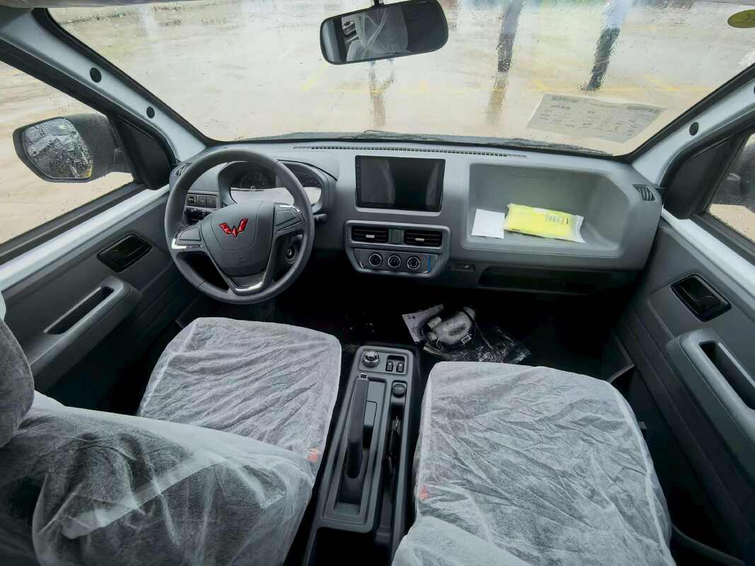 Wuling Yangguang EV, elektrischer Kleinbus, 9-Sitzer-Elektro-Personentransporter, rein elektrischer Shuttlebus, leichter Elektrobus, LHD-Elektro-Mikrobus