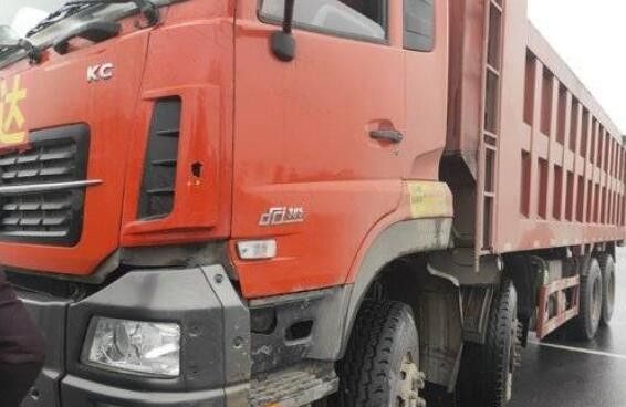 benutzte Hochleistungs-LKWs der rote Farbe385hp, Handkipper-LKW des Diesel-zweite