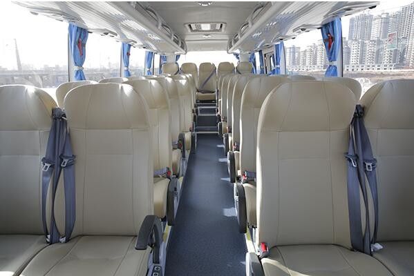 2010-jähriger 38 Sitz-Wechselstrom benutzte Trainer-Bus, Ausflug benutzte Luxusbusse mit Reifen 6