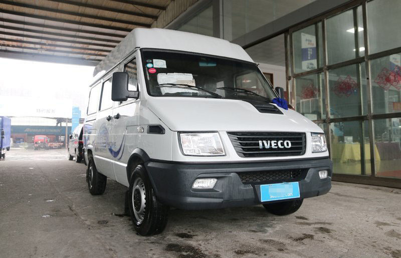 Weiße Marke Gebraucht und Neu Minibus 6 Sitze 129 PS Diesel 2013-2018 Jahr