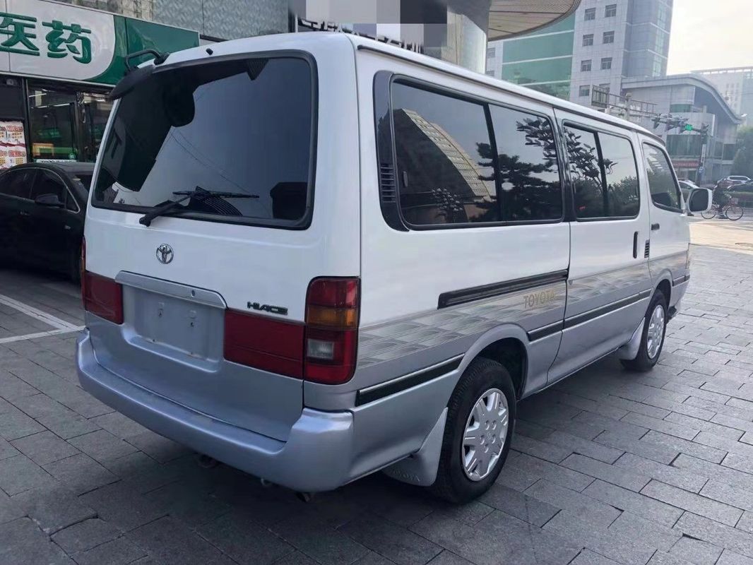 Der 13 Sitz-Diesel-Toyota benutzte Minibus mit Wechselstrom rüsten keinen 2015-jährigen Unfall aus