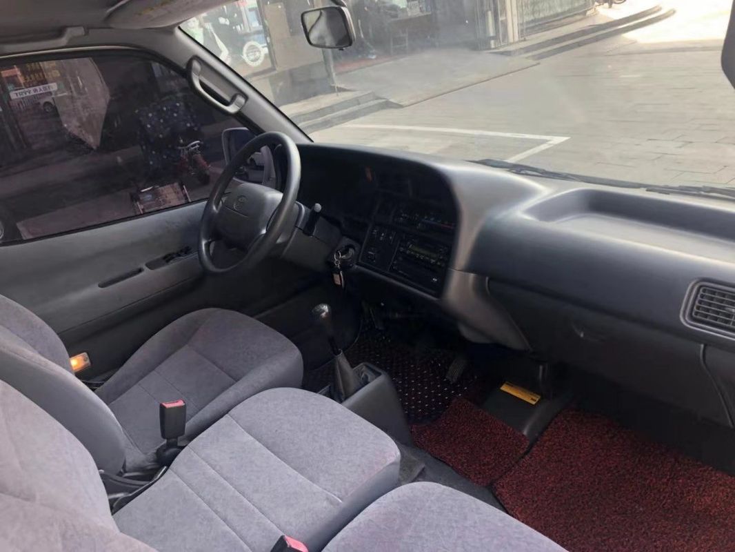 Der 13 Sitz-Diesel-Toyota benutzte Minibus mit Wechselstrom rüsten keinen 2015-jährigen Unfall aus