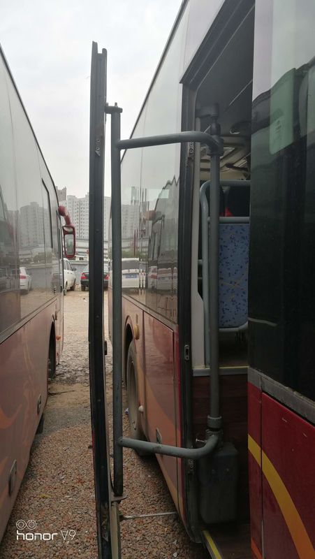 Rotes Yutong benutzte 68-Sitze- RHD Stütz-A/C zwei Dieseltüren des Küstenmotorschiff-Bus-ZK6121HQ3Z