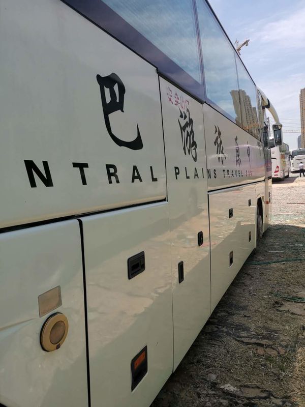 51 Sitze verwendeten Yutong-Stadt-Service-Bus-Mann-Reihen-linke Seiten-Lenkdieselzug-flache weiße Farbe