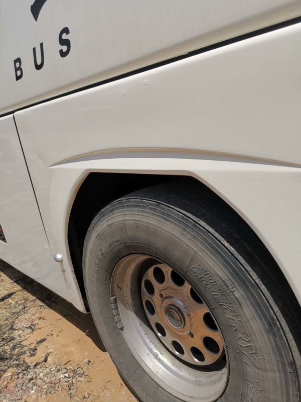 51 Sitze verwendeten Yutong-Stadt-Service-Bus-Mann-Reihen-linke Seiten-Lenkdieselzug-flache weiße Farbe