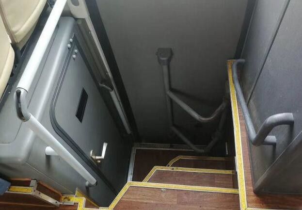 2013-jähriges verwendetes Yutong transportiert Zk6125 vorbildliche Sitze des Bus-57 mit sicherem Airbag/Toilette