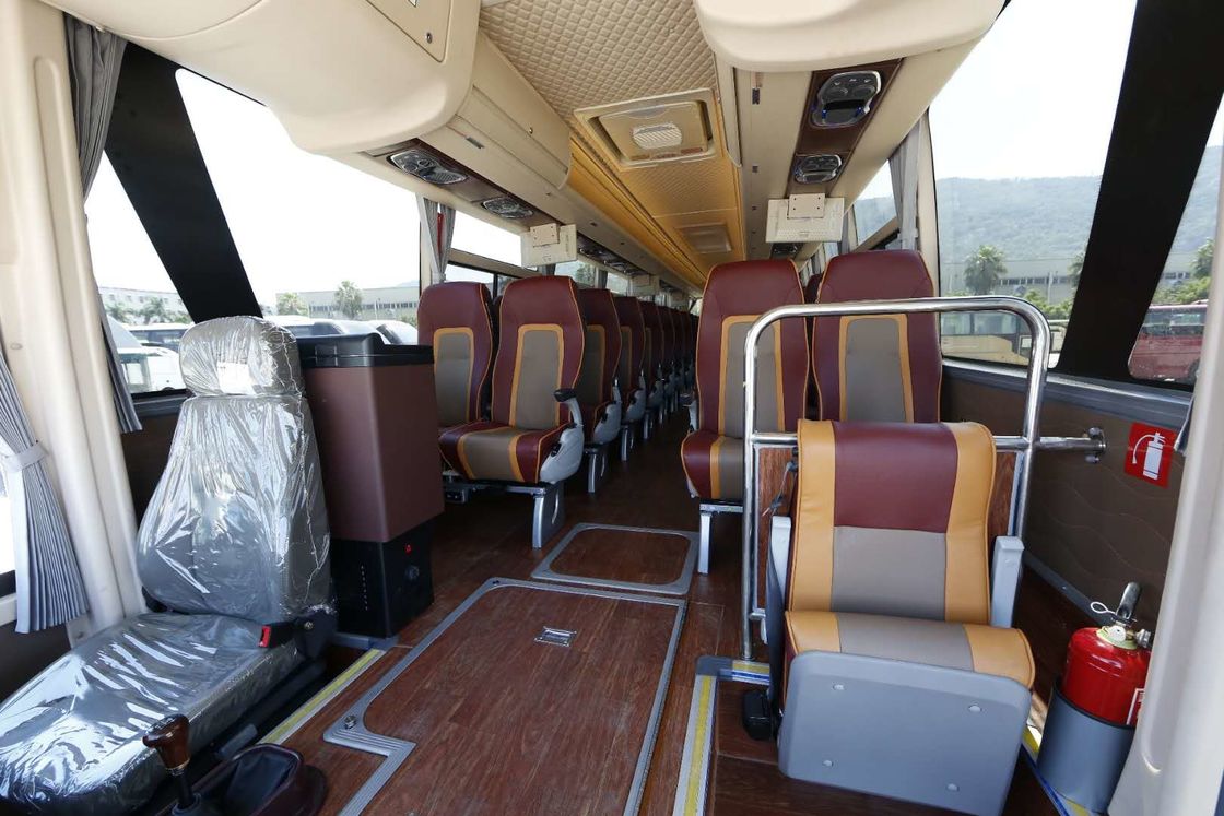Neues benutzte Dieselreisebus Front Cummins Engine Buses Marken-Doppelt-Axle Euros II 58-70 Sitze goldenen Drachen XML6125