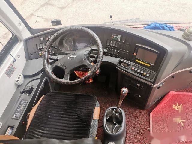 38 Airbag-Fahrgestelle-linker Lenk-Kinglong der Sitz- Yuchai-Heckmotor-sechs Euro- V benutzter Reisebus Zylinder-270hp XMQ6901