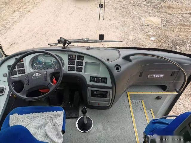 Yutong ZK6107 verwendet des Trainer-Bus For Africa-gute Zustands-niedriger Kilometer Stahlfahrgestelle-47 Sitzlinker Lenkeuro-III