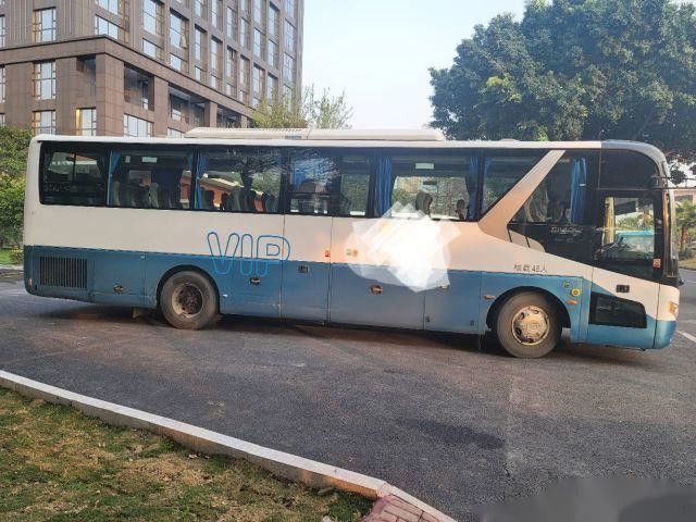 Verwendeter Airbagfahrgestelle-Doppeltürenakt Maschine yuchai Sitze zhongtong Busses LCK6119 48 hinterer, der linken Hand-Antrieb verpackt