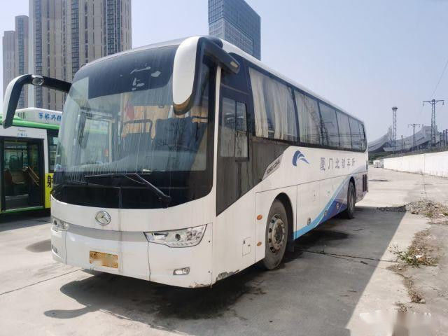 XMQ6119 benutzte Kinglong-Busse 56 Sitze 2+3 Plan benutzte Reisebus-Heckmotor-Doppeltüren, die Hand-Antriebs-Airbag-Fahrgestelle gelassen wurden
