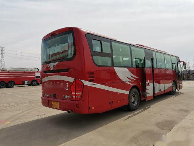 ZK6122 verwendete Trainer Bus Yutong Brand 55 Sitze 2017 Tief-Kilometer-Heckmotor-Stahlfahrgestelle Promi Sitze
