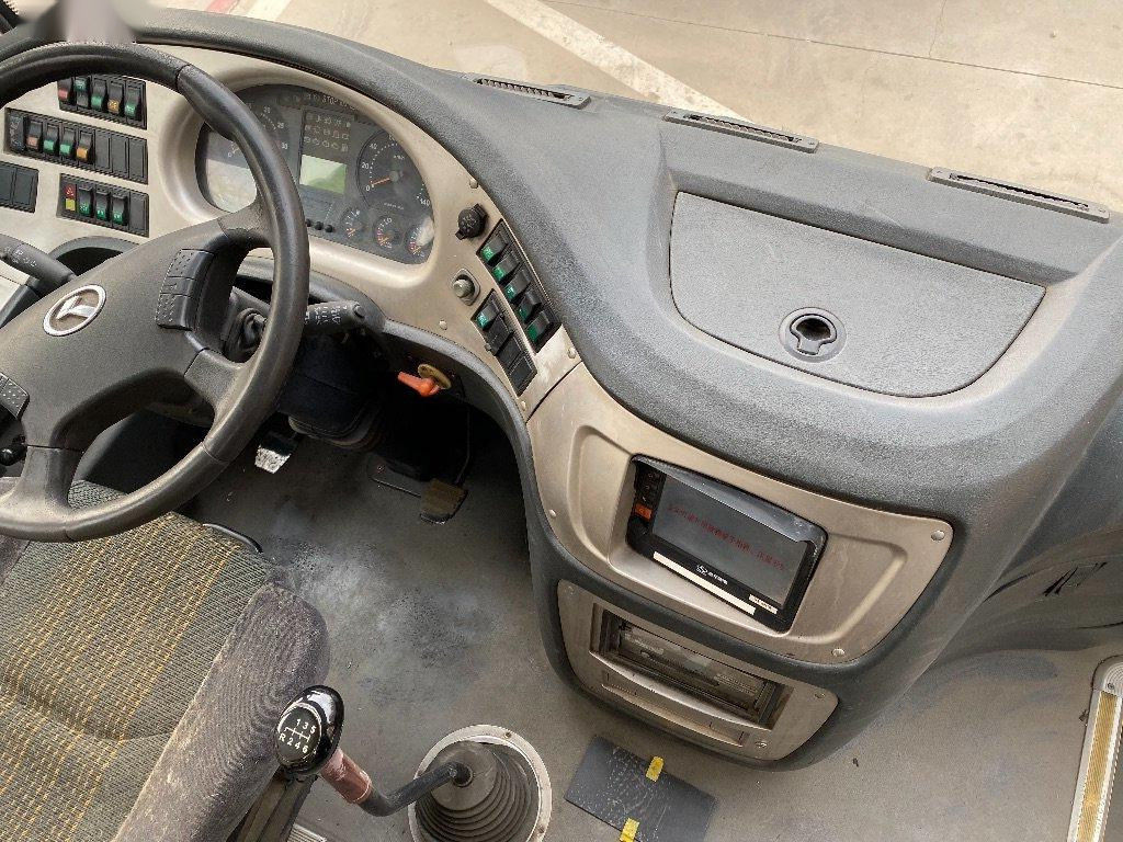 Benutztes Kinglong-Bus-Modell XMQ6802 32 setzt Stahlfahrgestelle-links-Hand-Antrieb benutzten Reisebus