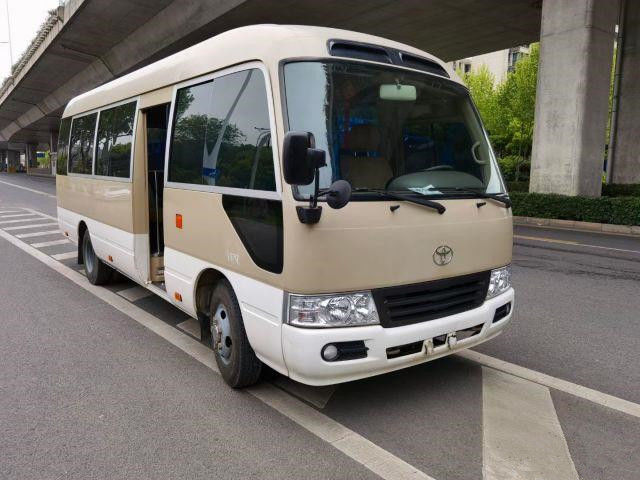 2010-jähriger 20 Sitze benutzter Küstenmotorschiffbus, benutzter Mini Bus Toyota Coaster-Bus mit Benzinmotor 2TR in gutem Zustand