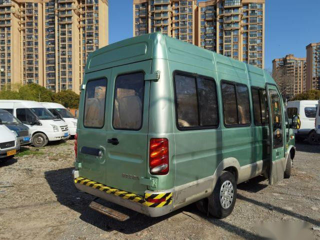 Gebrauchter Minibus 17 Sitze Marke 2,8T Dieselmotor Elektroschiebetür Euro III