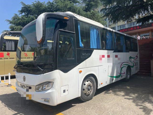 Benutzter Sunlong-Bus SLK6873 39 setzt 2016 hinteren verwendeten Trainer Bus Dieselmotor-Stahlfahrgestelle Yuchai 162kw für Afrika