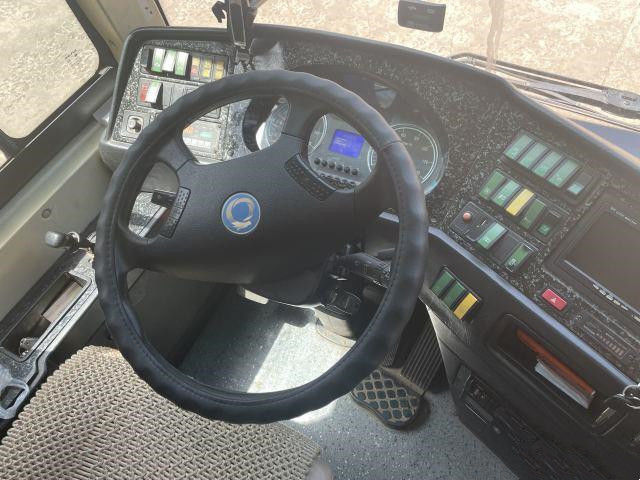 Benutzter Sunlong-Bus SLK6873 39 setzt 2016 hinteren verwendeten Trainer Bus Dieselmotor-Stahlfahrgestelle Yuchai 162kw für Afrika